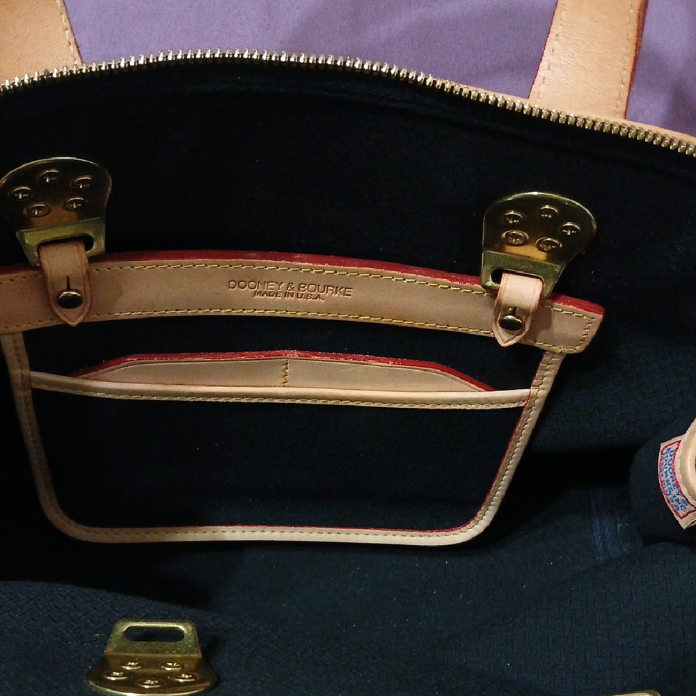 Dooney & Bourke - Picture 8 of 11